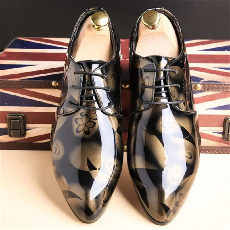 Leather shoes men's new large size patent leather bright pointed pointed business dress shoes personalized guy men's shoes 38-48
Leather shoes men's new large size patent leather bright pointed pointed business dress shoes personalized guy men's shoes 38-48