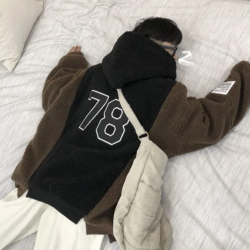 Winter 2020 New Men's Lambskin Two Color Splicing Loose Hooded Cotton Padded Jacket Thickened Casual Pullover Hoodie Size M-2XL 
Winter 2020 New Men's Lambskin Two Color Splicing Loose Hooded Cotton Padded Jacket Thickened Casual Pullover Hoodie Size M-2XL