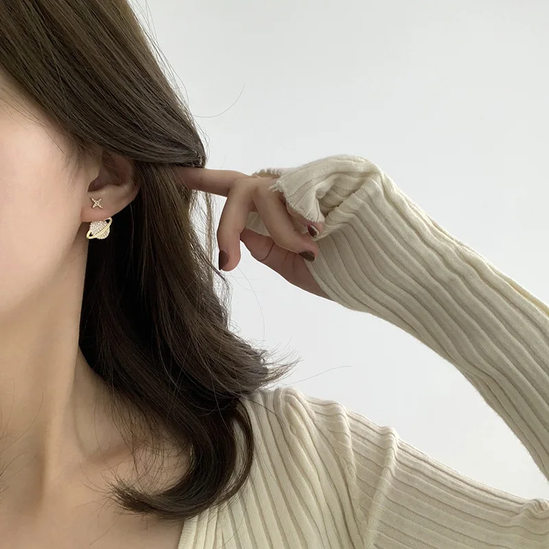 Korean Fashion Girl Earrings Simple And Versatile Net Red Temperament Planet Crystal Asymmetric Women's Earrings Manufacturers
Korean Fashion Girl Earrings Simple And Versatile Net Red Temperament Planet Crystal Asymmetric Women's Earrings Manufacturers