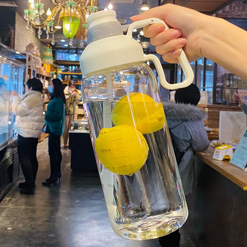 1.8L portable straw space outdoor sports bottle with graduated plastic water cup
1.8L portable straw space outdoor sports bottle with graduated plastic water cup