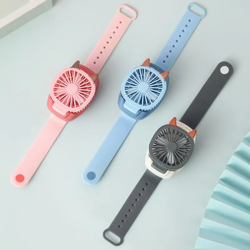 Portable USB Wrist Fan Mini Watch Fan Ventilator LED Light Rechargeable Cute Cat Pet Air Cooling Sports Fans Kids Children Gift
Portable USB Wrist Fan Mini Watch Fan Ventilator LED Light Rechargeable Cute Cat Pet Air Cooling Sports Fans Kids Children Gift