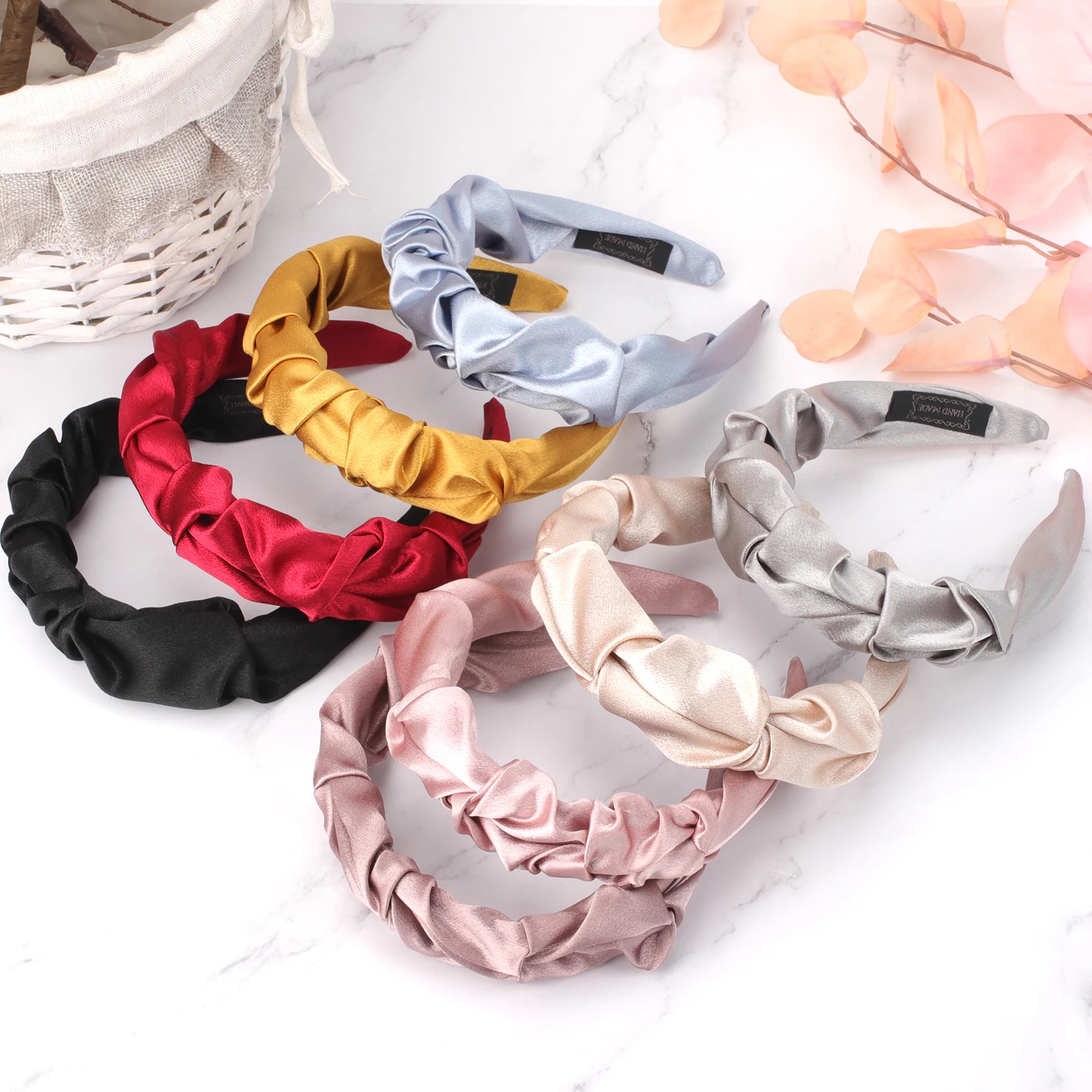 Oaoleer Wide-brimmed Knotted Headband Simple Hairband Female Cute Solid Fabric All-Match Hairband Wide-Brimmed Headband
Oaoleer Wide-brimmed Knotted Headband Simple Hairband Female Cute Solid Fabric All-Match Hairband Wide-Brimmed Headband
