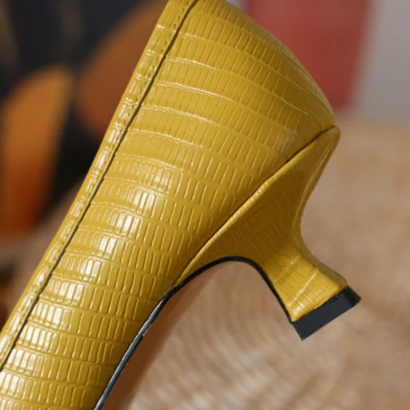 2021 New Fashion Shoes Women Heels Square Toe Leather Yellow Pumps Women Metal Decoration Party Shoes 6CM High Heels Shoes
2021 New Fashion Shoes Women Heels Square Toe Leather Yellow Pumps Women Metal Decoration Party Shoes 6CM High Heels Shoes