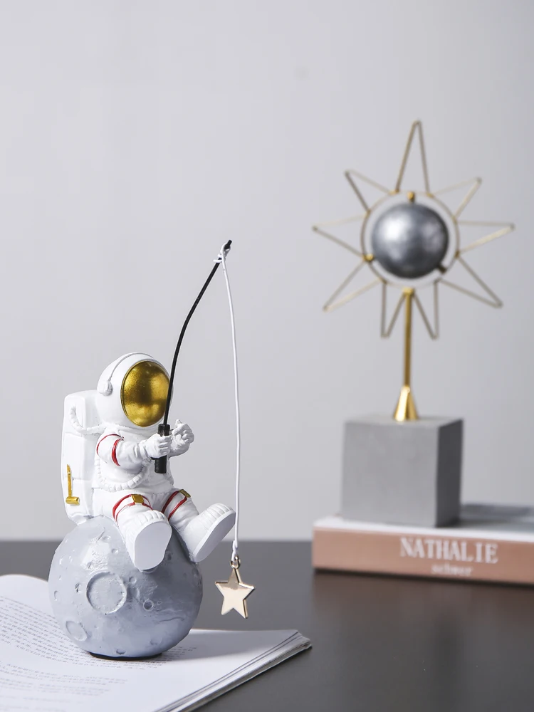 Creative astronaut ornaments luxury home living room office desktop study bookshelf astronaut decorations
Creative astronaut ornaments luxury home living room office desktop study bookshelf astronaut decorations