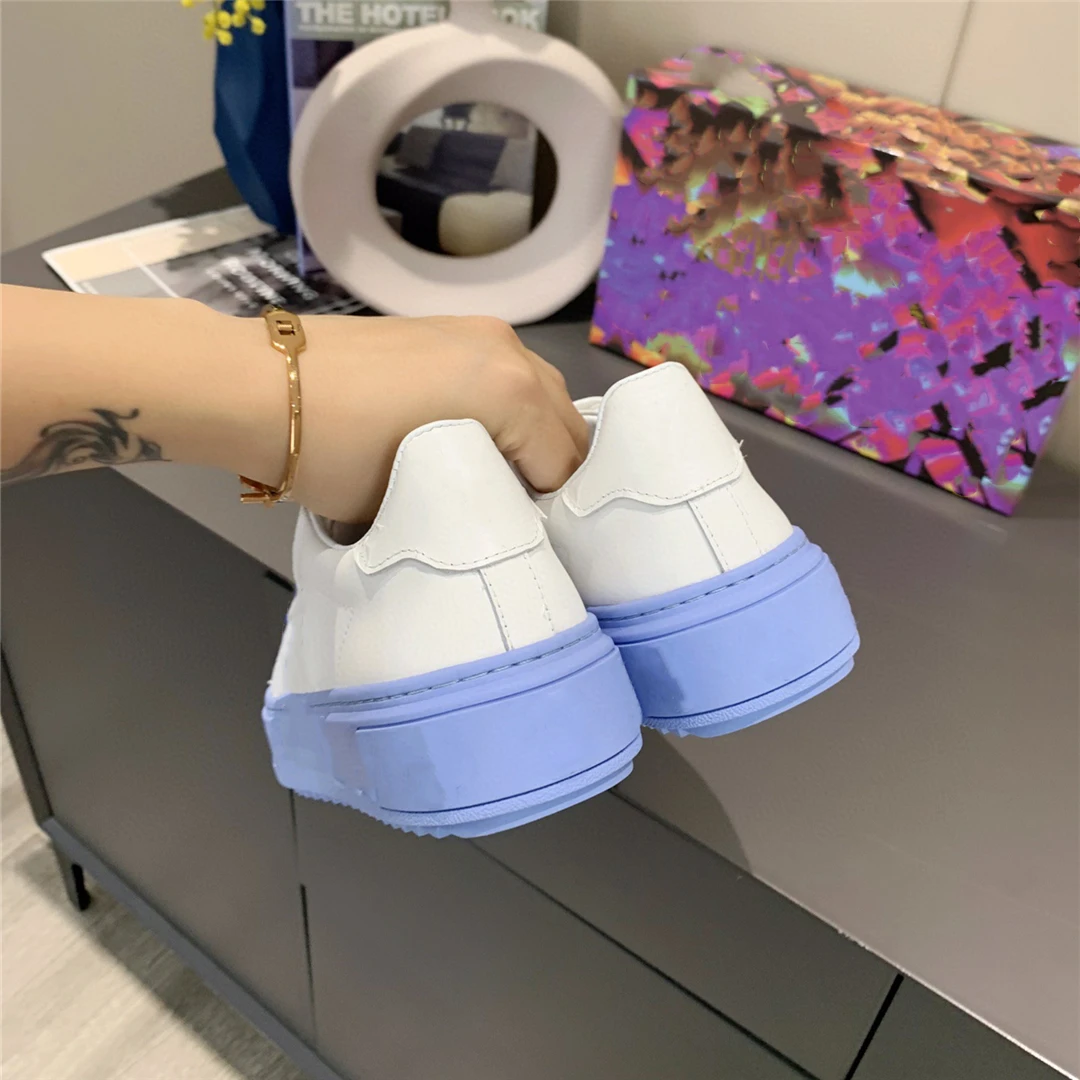 Women Luxury Fashion Genuine Leather Flats Shoes Letter Printing Light Running Sneakers Ladies Designer Brand Casual Shoes 2021
Women Luxury Fashion Genuine Leather Flats Shoes Letter Printing Light Running Sneakers Ladies Designer Brand Casual Shoes 2021