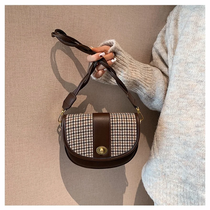 Retro Houndstooth Small Saddle Pouch for Women 2021 Summer New Minimalist Flip Turn Lock Shoulder Bag
Retro Houndstooth Small Saddle Pouch for Women 2021 Summer New Minimalist Flip Turn Lock Shoulder Bag