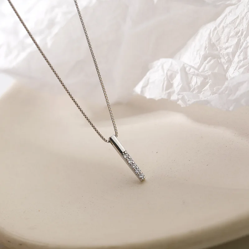 Geometric Strip Rhinestone Pendant Necklace Women Delicate Link Chain Jewelry Zircon Clavicle Chain Female Trendy Sweater Chain
Geometric Strip Rhinestone Pendant Necklace Women Delicate Link Chain Jewelry Zircon Clavicle Chain Female Trendy Sweater Chain