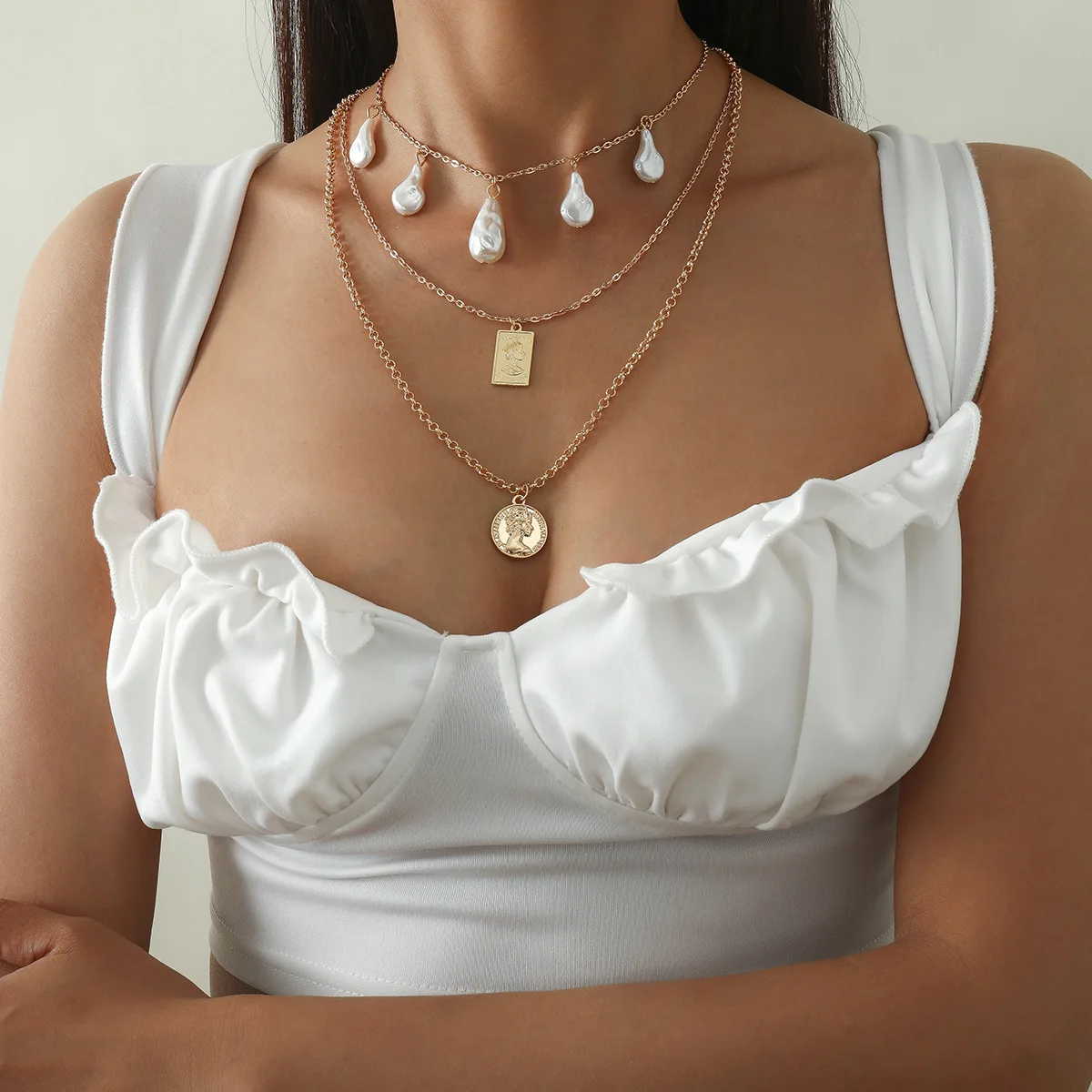 Punk Style Multilayer Link Chain Gold Necklace Big White Baroque Pearl Portrait Charm Choker Fashion Clavicle Necklace for Women
Punk Style Multilayer Link Chain Gold Necklace Big White Baroque Pearl Portrait Charm Choker Fashion Clavicle Necklace for Women