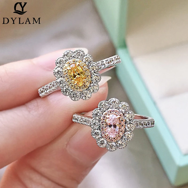 Женское кольцо из серебра 925 пробы с фианитами
Женское кольцо из серебра 925 пробы с фианитами