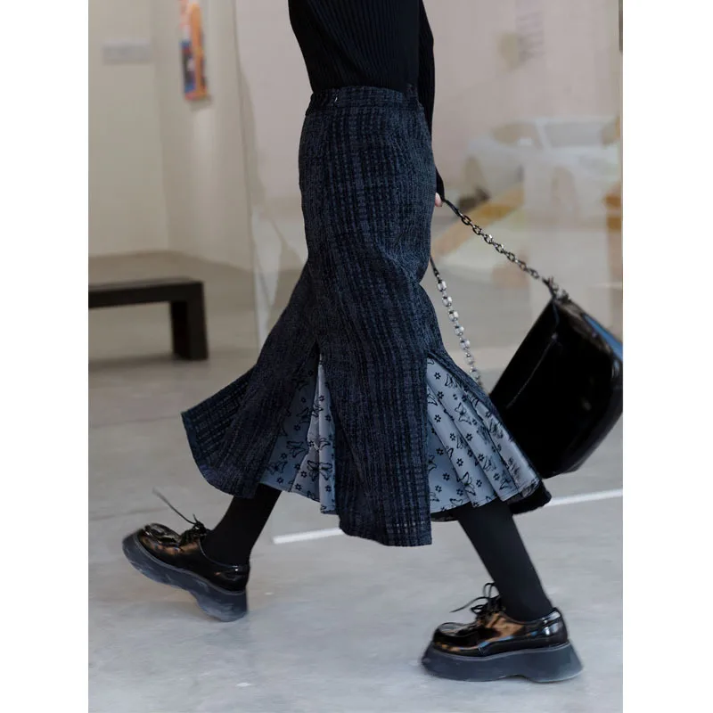 American skirt women's Plaid stitching A-line skirt is thin, autumn and winter high waist fashion, versatile black skirt
American skirt women's Plaid stitching A-line skirt is thin, autumn and winter high waist fashion, versatile black skirt
