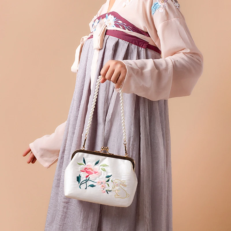 2020 Angelatracy New White Gold Bag Floral Embroidery Japan Lolita Rose Mini Lace Women Handbag Rabbit Chain Tote Crossbody Bag
2020 Angelatracy New White Gold Bag Floral Embroidery Japan Lolita Rose Mini Lace Women Handbag Rabbit Chain Tote Crossbody Bag