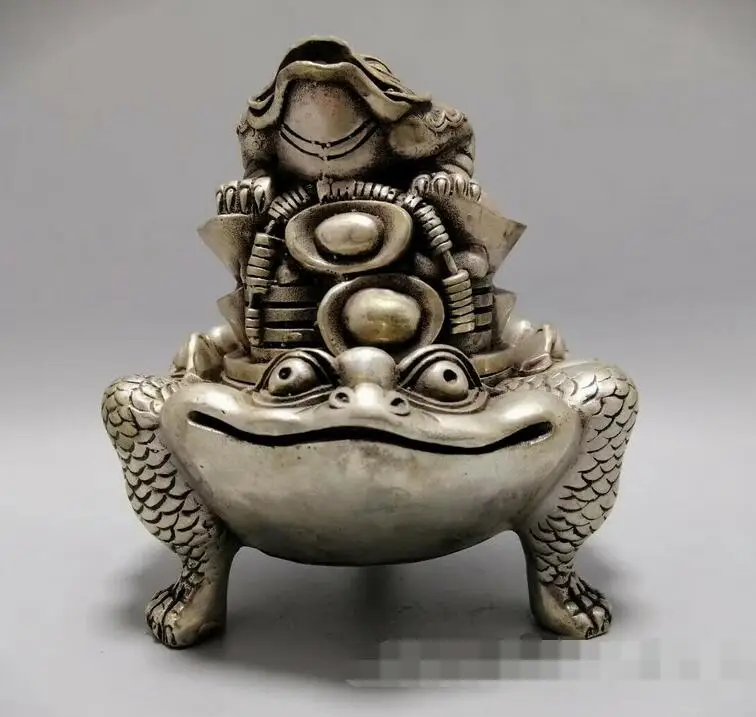 China antique bronze Xuande Handmade Silver-plated Golden toad incense burner
China antique bronze Xuande Handmade Silver-plated Golden toad incense burner
