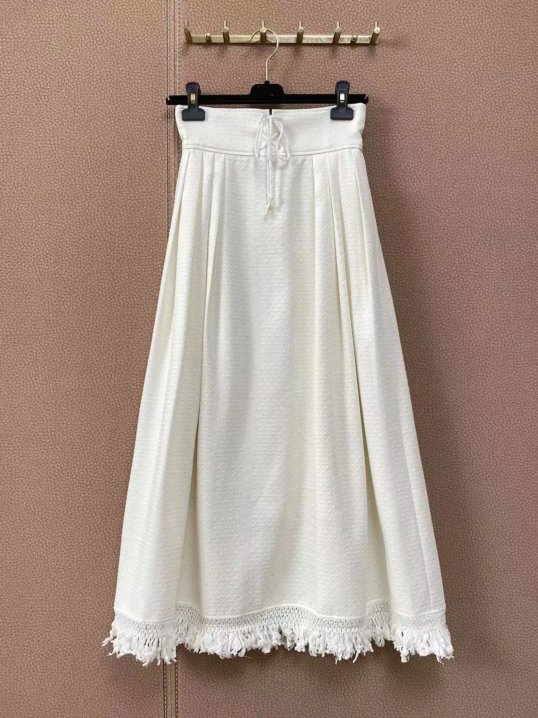 Fyion 2021 New Runway Designer Autumn Long Skirt Women's Elegant Solid Jacquard Tassel White Skirt Female
Fyion 2021 New Runway Designer Autumn Long Skirt Women's Elegant Solid Jacquard Tassel White Skirt Female