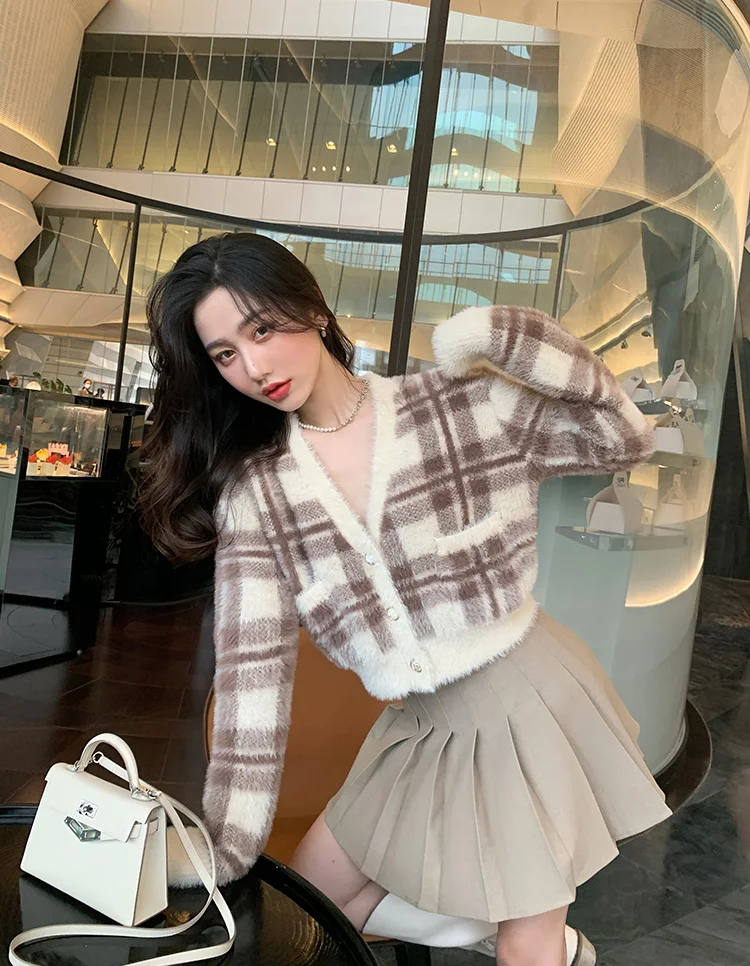 Vintage Mohair Knitted Cardigans Sweater Women Harajuku Lazy Style Ladies V-Neck Button Fuzzy Plaid Cardigan Fluffy Knitwear Top
Vintage Mohair Knitted Cardigans Sweater Women Harajuku Lazy Style Ladies V-Neck Button Fuzzy Plaid Cardigan Fluffy Knitwear Top