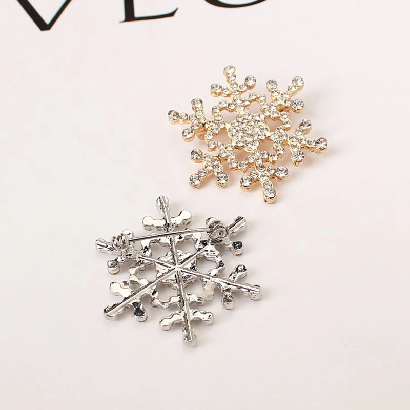 2020 New Lady Fashion Brooch Sparkling Crystal Rhinestones Large Snowflake Brooch Pins Jewelry Brooches Women Gift Broche 7g
2020 New Lady Fashion Brooch Sparkling Crystal Rhinestones Large Snowflake Brooch Pins Jewelry Brooches Women Gift Broche 7g