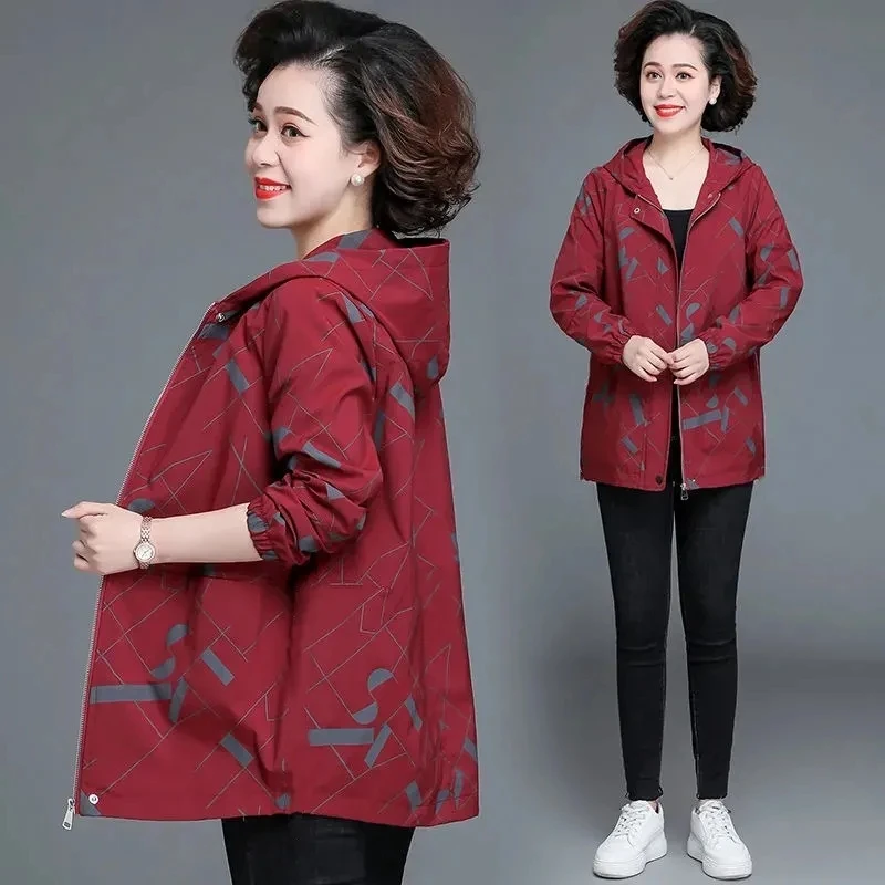 Plus Size L-5XL Middle-aged Women Jacket 2021Spring Fall Hooded Windbreaker Coat Casual Loose Mid-length Mother Overoat W2320
Plus Size L-5XL Middle-aged Women Jacket 2021Spring Fall Hooded Windbreaker Coat Casual Loose Mid-length Mother Overoat W2320