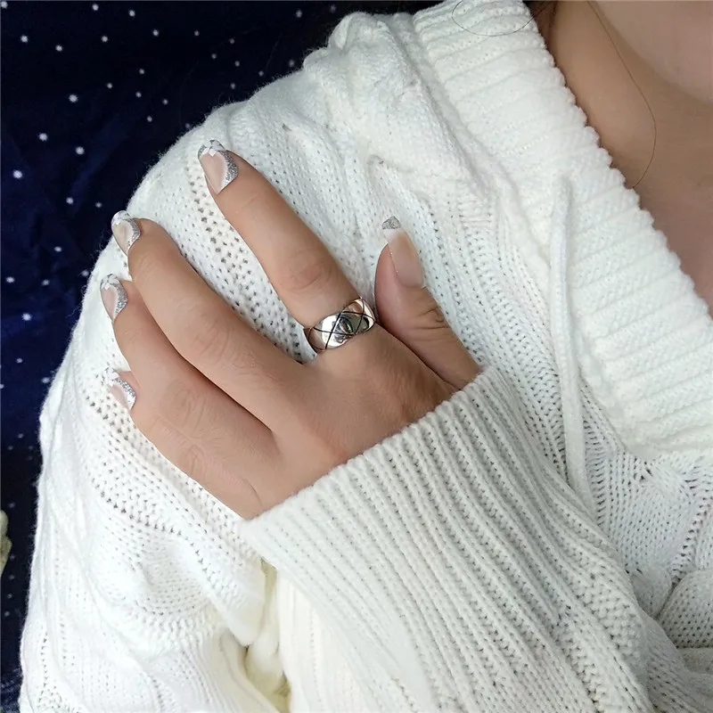Simple Fashion Silver Plated Rings Female Jewelry Fashion Stripe Cross Women Finger Rings Accessories Princess Bride Wedding
Simple Fashion Silver Plated Rings Female Jewelry Fashion Stripe Cross Women Finger Rings Accessories Princess Bride Wedding