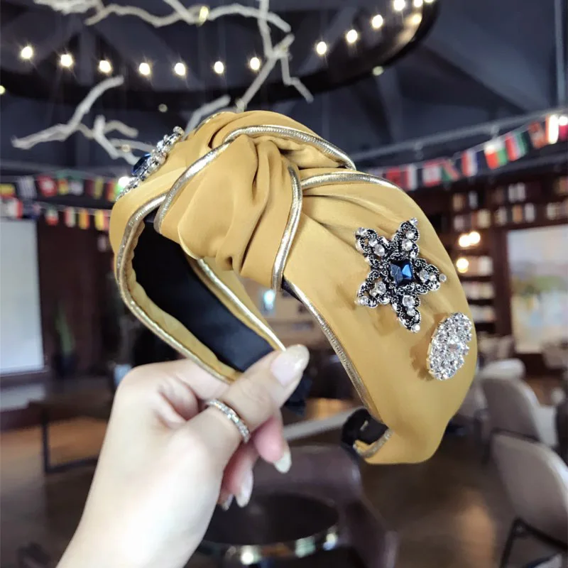 women fashion hairband luxury fabric crystal gold-rimmed headband super flash middle knotted hair accessories bow twist headwear
women fashion hairband luxury fabric crystal gold-rimmed headband super flash middle knotted hair accessories bow twist headwear