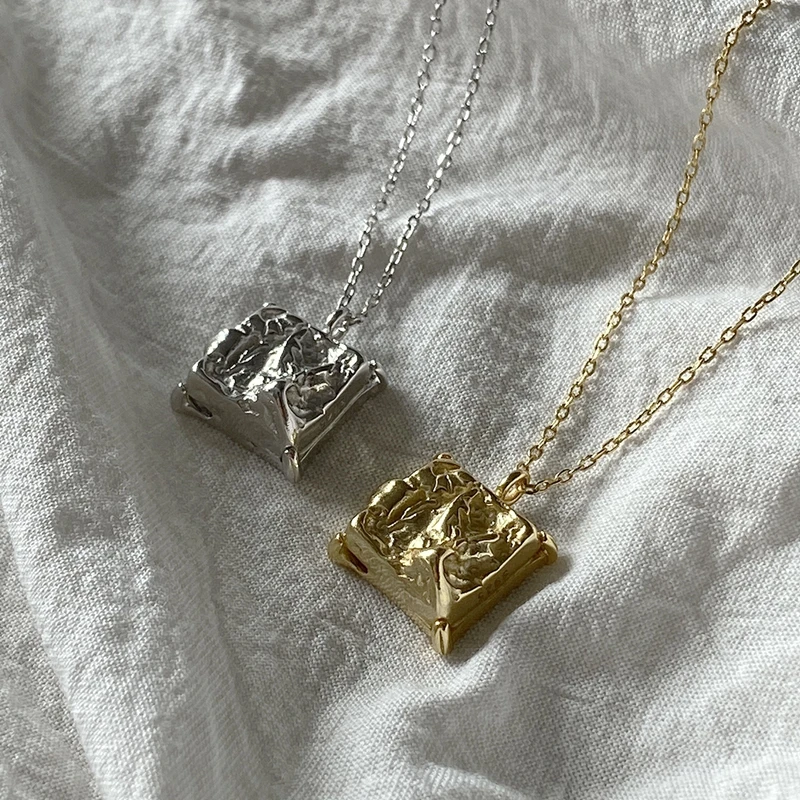 Silvology 925 Sterling Silver Square Irregular Pendant Necklace 18K Gold High Quality Korea Necklace for Women Jewelry Designer 
Silvology 925 Sterling Silver Square Irregular Pendant Necklace 18K Gold High Quality Korea Necklace for Women Jewelry Designer