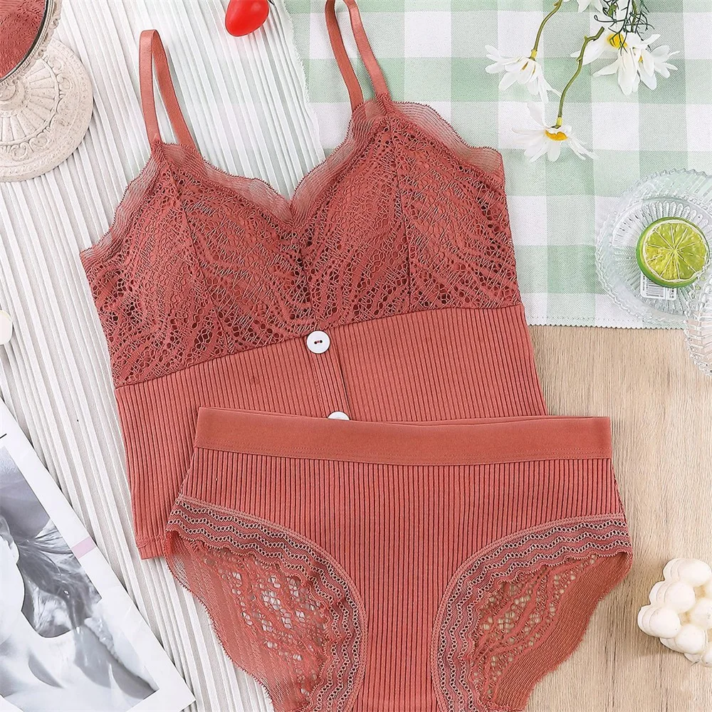 Women Underwear Set Threaded Sexy Lace Wnderwear Sling Wrapped Chest Tube Top No rims Panties Lingerie Sets 
Women Underwear Set Threaded Sexy Lace Wnderwear Sling Wrapped Chest Tube Top No rims Panties Lingerie Sets