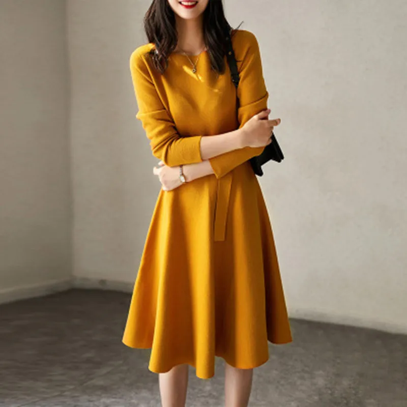 Новые простые вязаные платья для женщин, Осеннее высококачественное женское платье-трапеция до колена с круглым вырезом и длинным рукавом
Новые простые вязаные платья для женщин, Осеннее высококачественное женское платье-трапеция до колена с круглым вырезом и длинным рукавом