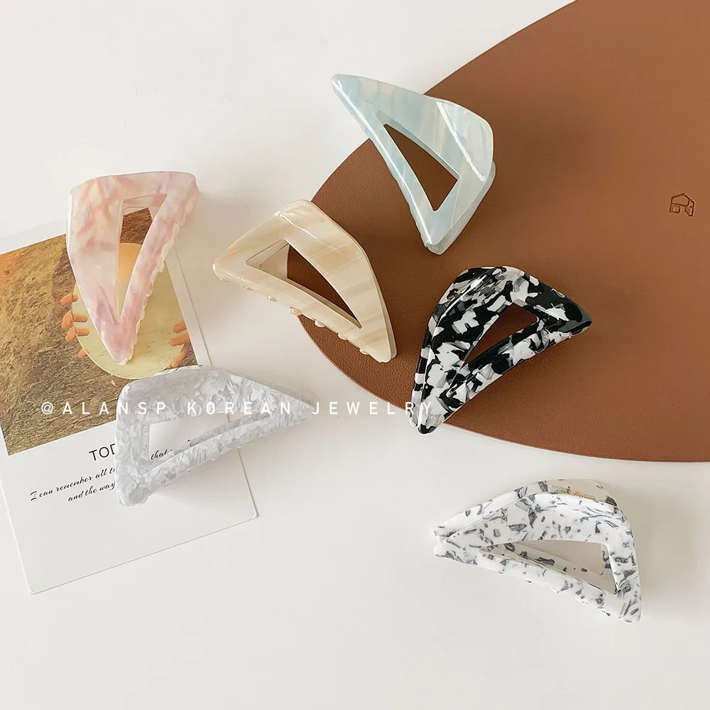 Korean Vintage Temperament French Triangle Acetate Hair Claw Clip 
Korean Vintage Temperament French Triangle Acetate Hair Claw Clip