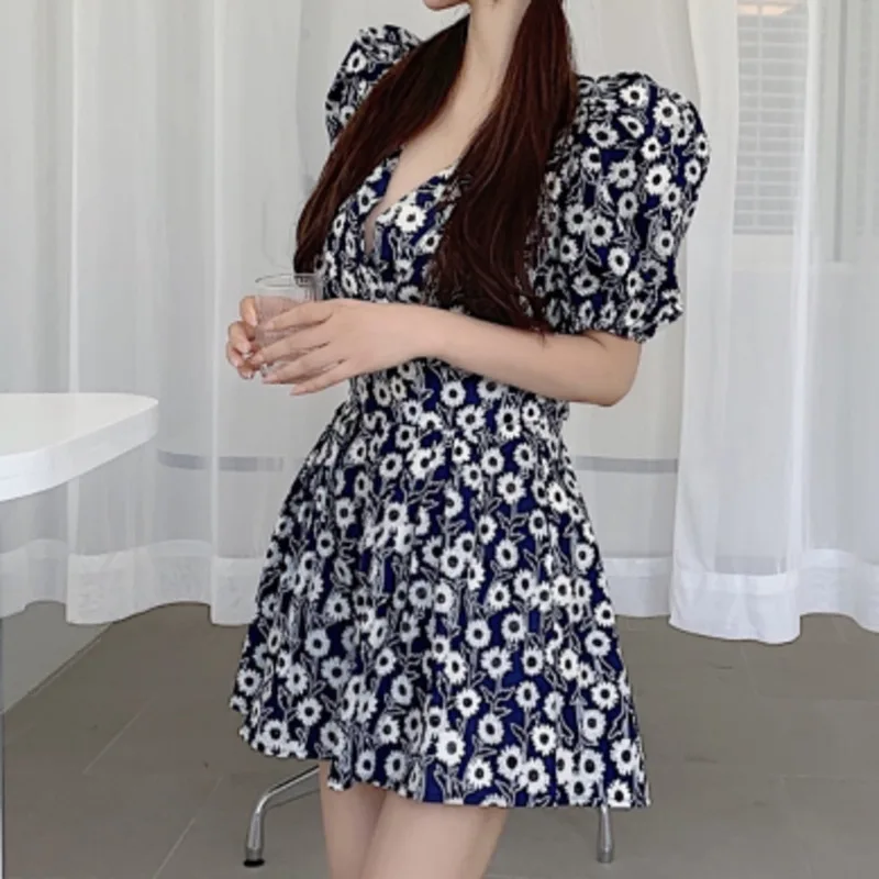 New Floral Print Women Clothing Summer 2021 Fashion Sexy Bubble Sleeve V-neck Backless Bandage Slim Jumpsuit Monos Mujer Casual
New Floral Print Women Clothing Summer 2021 Fashion Sexy Bubble Sleeve V-neck Backless Bandage Slim Jumpsuit Monos Mujer Casual