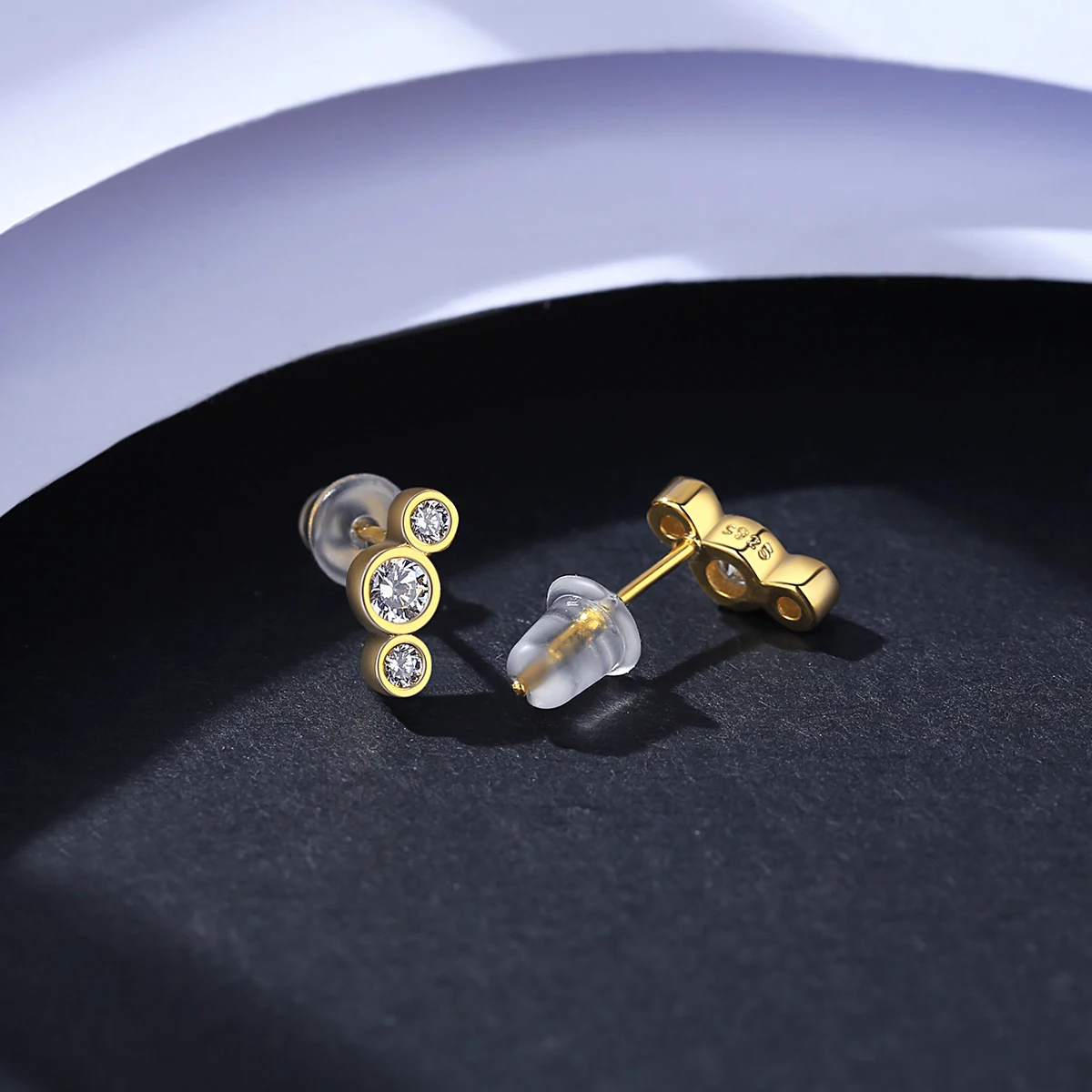 CZCITY New Fashion Simple Golden Stud Earrings for Women Fine Jewelry 925 Sterling Silver Round Statement Cubic Pendientes Gifts
CZCITY New Fashion Simple Golden Stud Earrings for Women Fine Jewelry 925 Sterling Silver Round Statement Cubic Pendientes Gifts