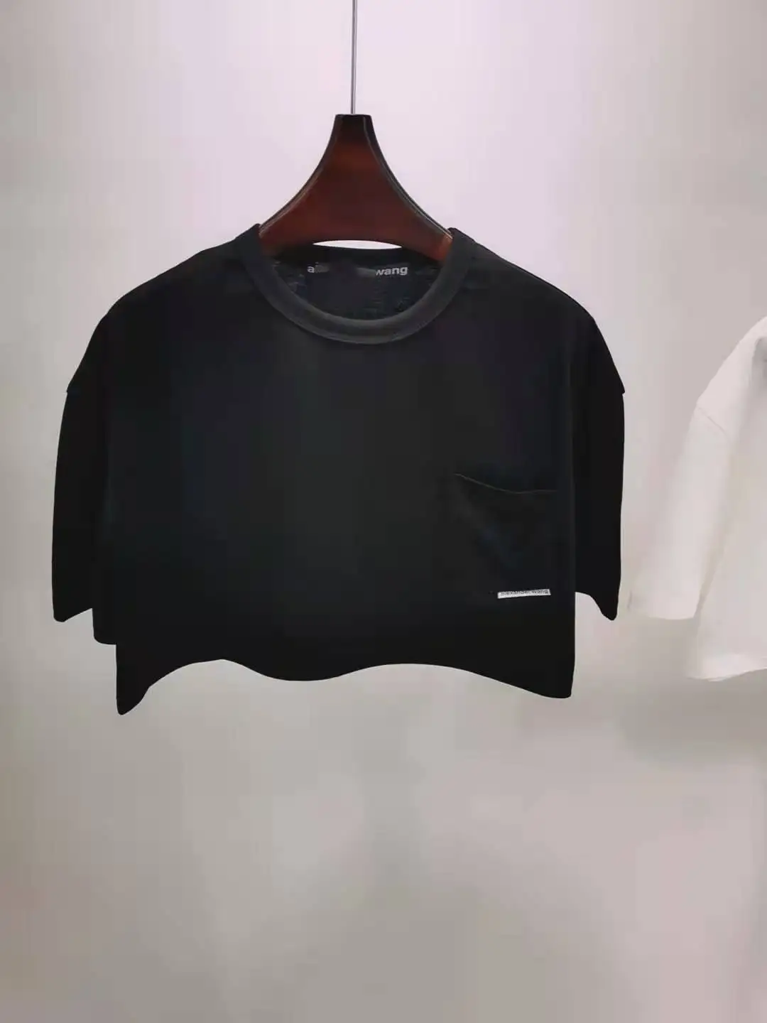 Wang2021 Summer New Short Cropped T-shirt Personality Loose Short Pocket T-shirt Ultra Short Base Shirt
Wang2021 Summer New Short Cropped T-shirt Personality Loose Short Pocket T-shirt Ultra Short Base Shirt