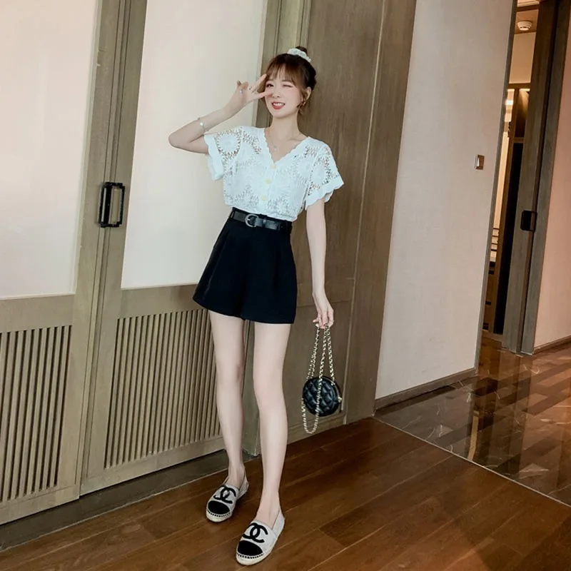 Fashion New Hollow Lace V-neck Short Sleeve Top Loose Wide Leg Casual Shorts Two-Piece Suit 2021 Summer Clothes for Women Y444 
Fashion New Hollow Lace V-neck Short Sleeve Top Loose Wide Leg Casual Shorts Two-Piece Suit 2021 Summer Clothes for Women Y444