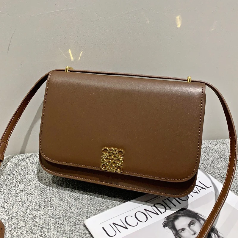 Leather Small Square Bag BOX Fashion New One-Shoulder Messenger Ladies Two-Layer Cowhide Tofu Bag Wild Stereotypes
Leather Small Square Bag BOX Fashion New One-Shoulder Messenger Ladies Two-Layer Cowhide Tofu Bag Wild Stereotypes