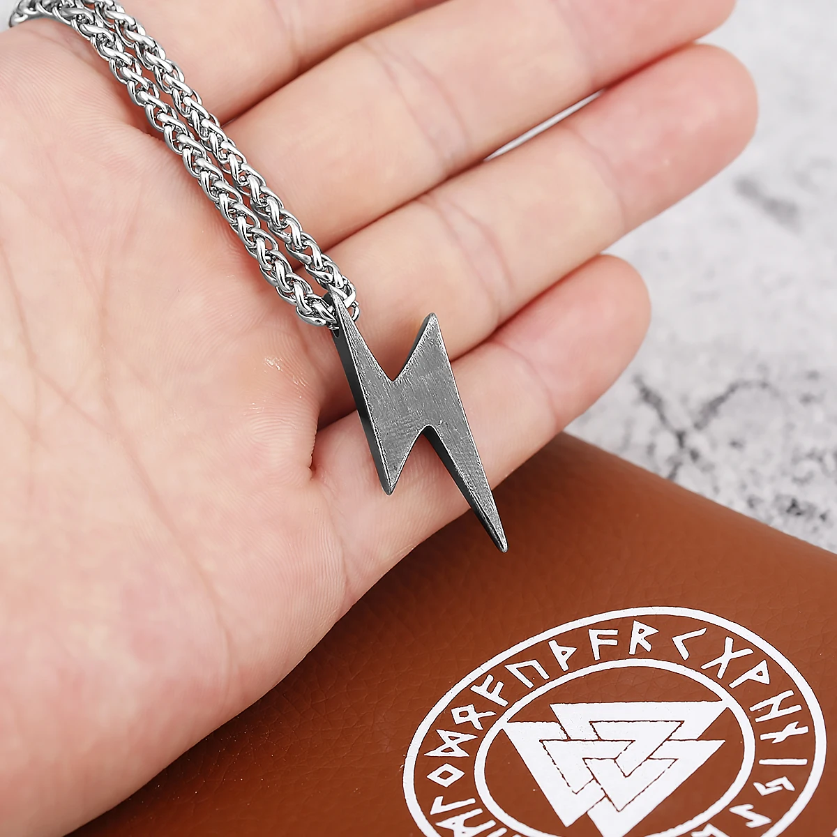 Men's Stainless Steel Lightning Pendant Chain Necklace Hip Hop Titanium Steel Retro Brushed Craft Sweater Chain Gift Wholesale
Men's Stainless Steel Lightning Pendant Chain Necklace Hip Hop Titanium Steel Retro Brushed Craft Sweater Chain Gift Wholesale
