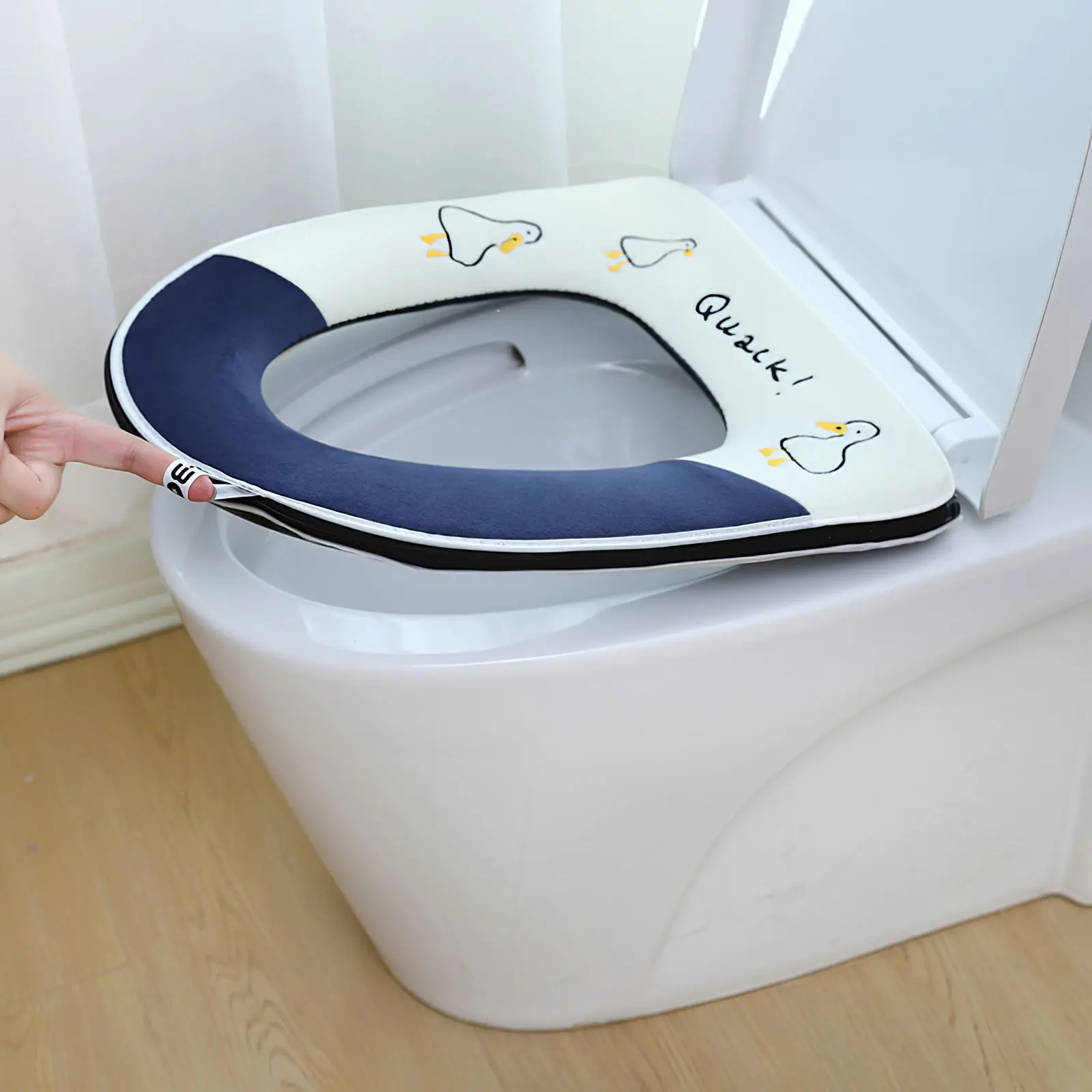 Fall/Winter Lovely Toilet Seats With Handle Thick Seat Bathroom Comfortable Friendly Breathable Coral Fleece Warm Zipper Seat
Fall/Winter Lovely Toilet Seats With Handle Thick Seat Bathroom Comfortable Friendly Breathable Coral Fleece Warm Zipper Seat