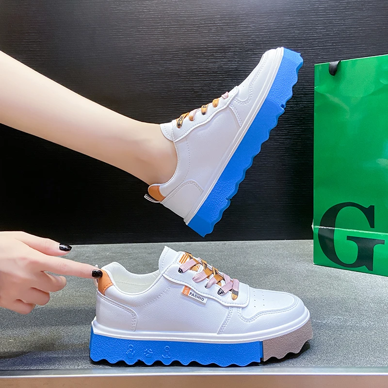 Кроссовки женские кожаные на шнуровке, Вулканизированная подошва, повседневная обувь на платформе, теннисные туфли, белые, осень 2021
Кроссовки женские кожаные на шнуровке, Вулканизированная подошва, повседневная обувь на платформе, теннисные туфли, белые, осень 2021