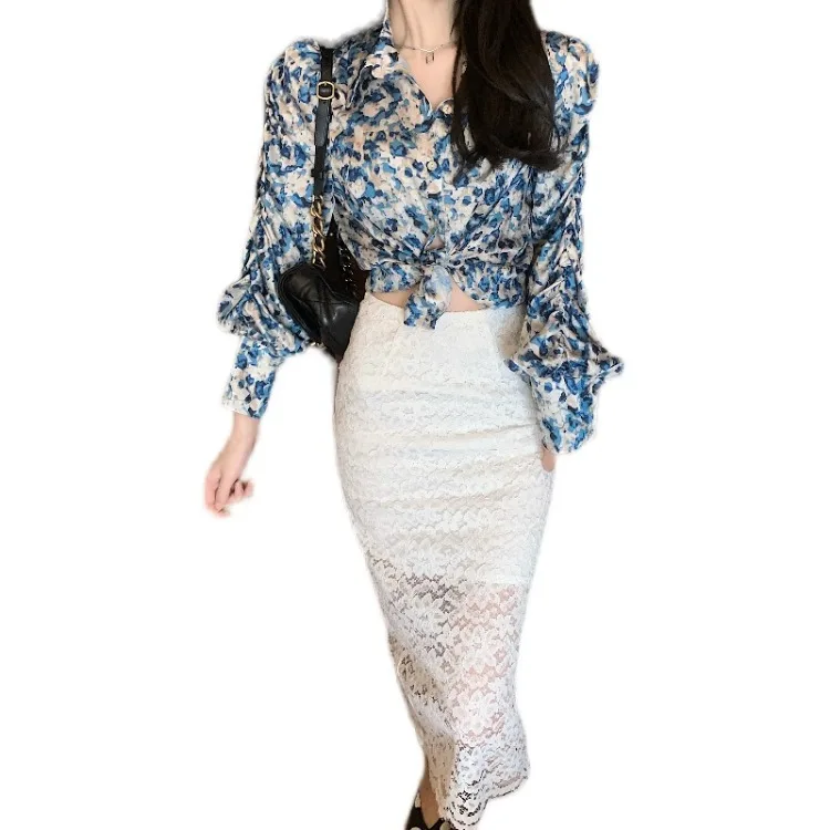new 2021 summer Korean new design of drawing pleated sleeves ink floral blouse with white hollow lace buttocks half skirt suit
new 2021 summer Korean new design of drawing pleated sleeves ink floral blouse with white hollow lace buttocks half skirt suit