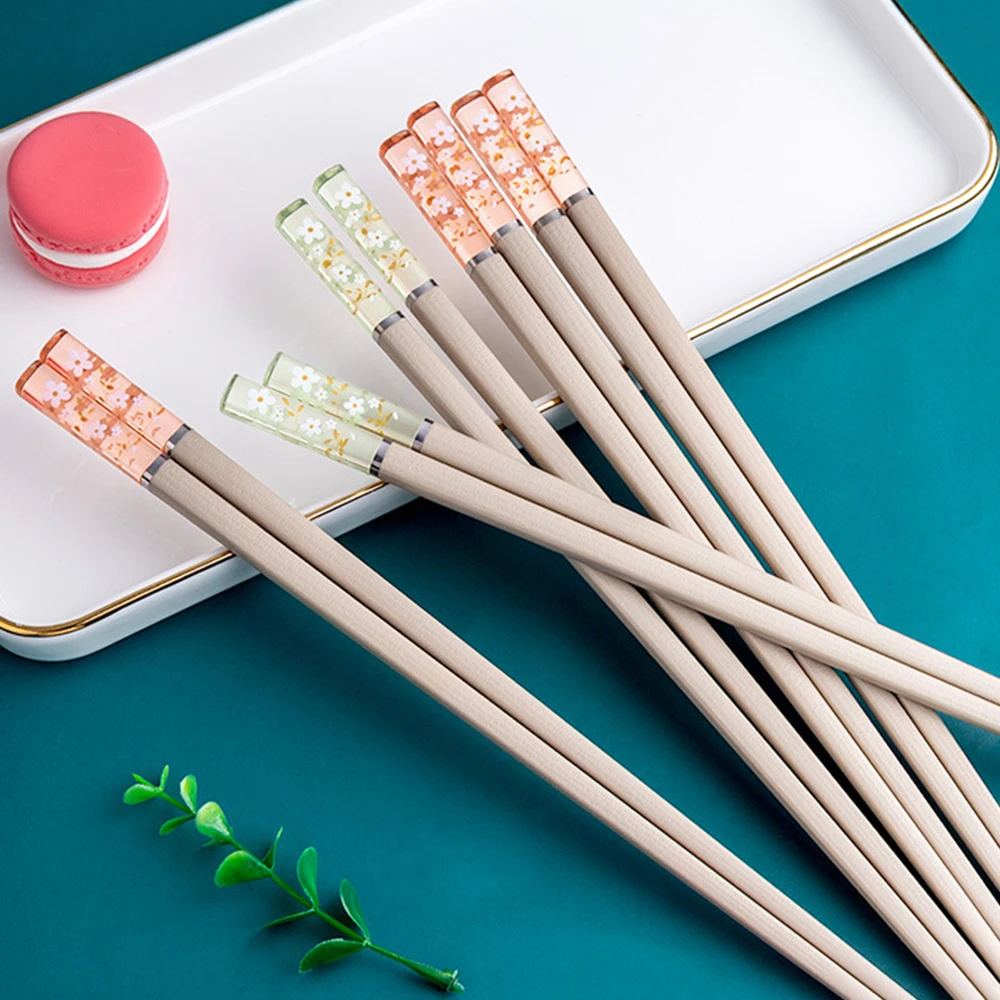1Pair Amber Alloy Chopsticks Sushi Chopsticks Dumplings Noodles Chinese Gifts Reusable Chopsticks For Kitchen Tableware Non-Slip
1Pair Amber Alloy Chopsticks Sushi Chopsticks Dumplings Noodles Chinese Gifts Reusable Chopsticks For Kitchen Tableware Non-Slip