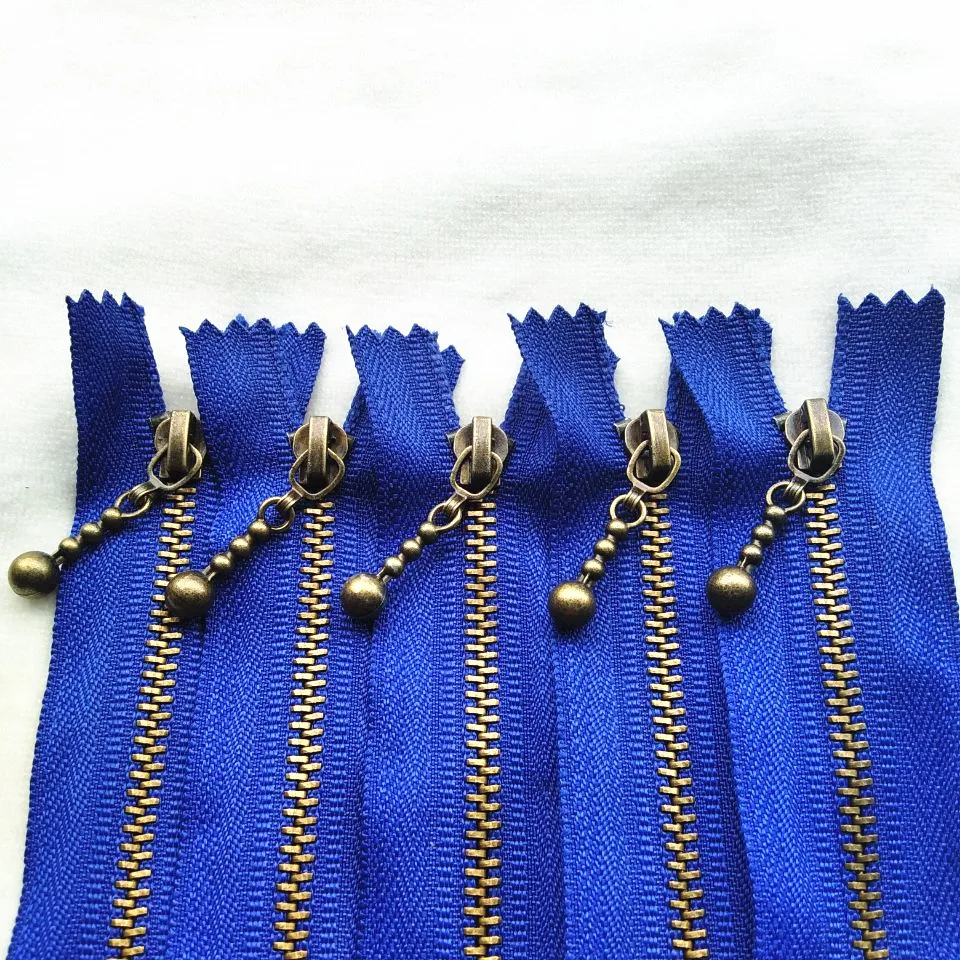 3# (20-50cm) 8-20inch 5pcs deep blue Round bead modeling copper zipper metal zipper
3# (20-50cm) 8-20inch 5pcs deep blue Round bead modeling copper zipper metal zipper