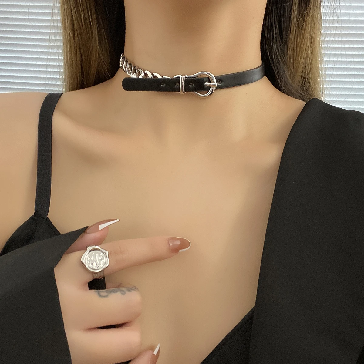 Amorcome Classic Short Black Leather Belt Style Necklace for Women Punk Curb Link Chain Clavicle Necklaces Statement Jewelry
Amorcome Classic Short Black Leather Belt Style Necklace for Women Punk Curb Link Chain Clavicle Necklaces Statement Jewelry