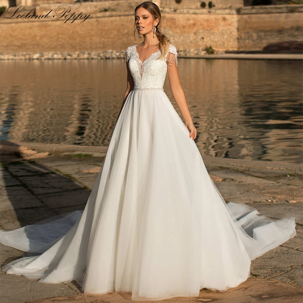 Lceland Poppy Elegant V Neck Tulle Wedding Dresses 2021 Sleeveless Pearls Beaded Vestido de Novia Bridal Gowns with Chapel Train
Lceland Poppy Elegant V Neck Tulle Wedding Dresses 2021 Sleeveless Pearls Beaded Vestido de Novia Bridal Gowns with Chapel Train