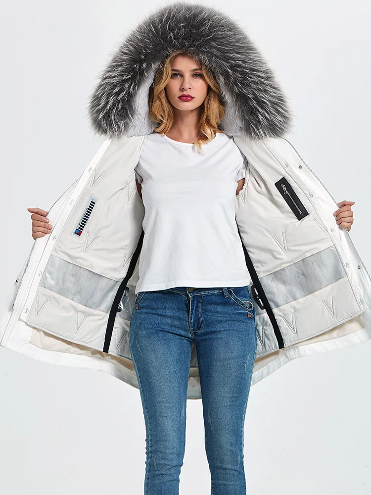 2021 heavy industry nail bead sequin wing pie overcomes the female winter style new Rabbit Fur grass inner liner detachable 
2021 heavy industry nail bead sequin wing pie overcomes the female winter style new Rabbit Fur grass inner liner detachable