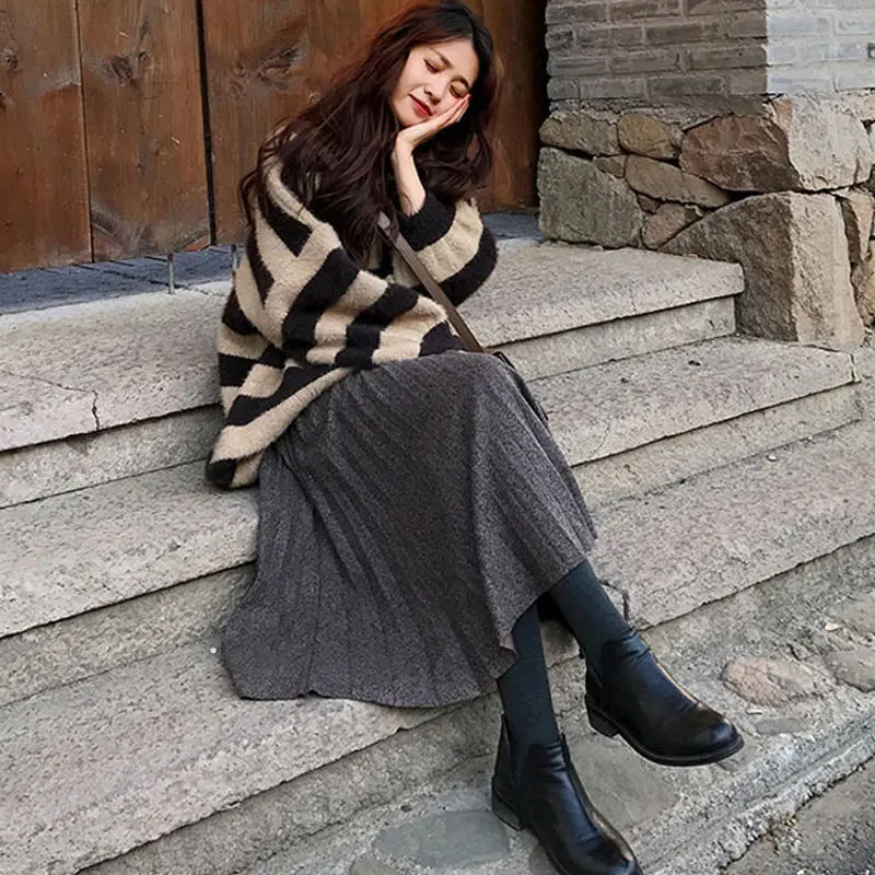 2020 New Chic Fashion Autumn Women Sets Knitting Vests Stripped Sweater And Bottoming Pleated Dress Elegant Female Sets Y55
2020 New Chic Fashion Autumn Women Sets Knitting Vests Stripped Sweater And Bottoming Pleated Dress Elegant Female Sets Y55