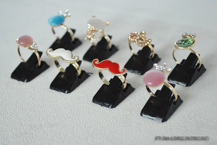 50pcs/lot Small Plastic Ring Display Sheets Jewelry Holder Ring Display Clips Ring Showcase Ring Showing Stand Rack
50pcs/lot Small Plastic Ring Display Sheets Jewelry Holder Ring Display Clips Ring Showcase Ring Showing Stand Rack