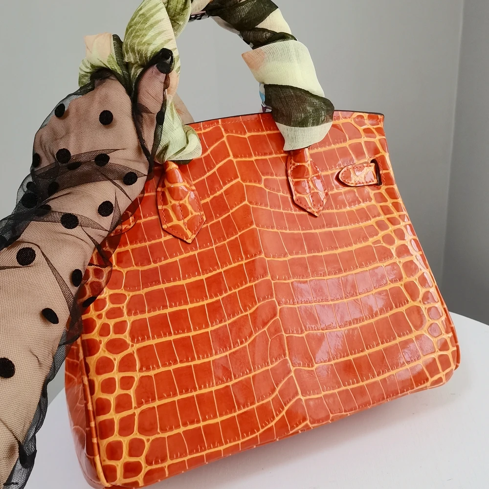 Сумка-тоут женская из натуральной кожи с текстурой крокодиловой кожи 
Сумка-тоут женская из натуральной кожи с текстурой крокодиловой кожи