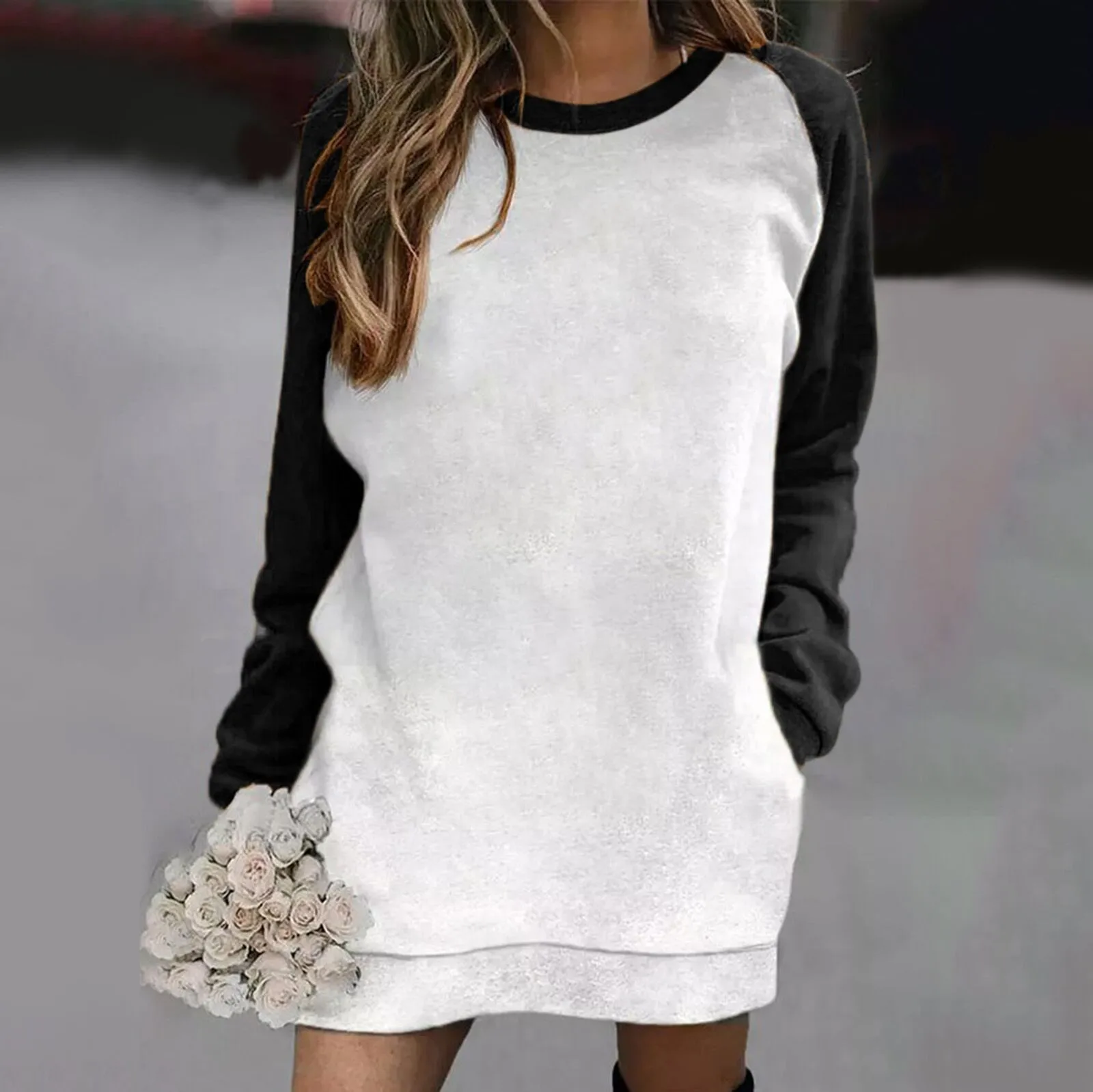 Женское Платье-свитшот контрастных цветов с длинным рукавом и карманами |