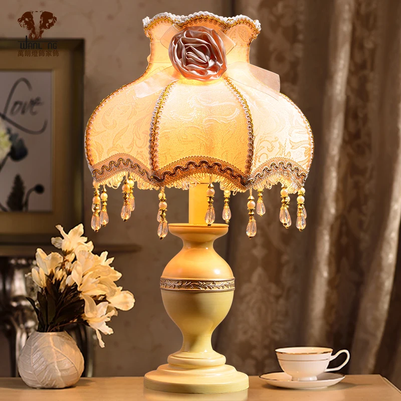 Старинный дизайн, гардеробная лампа Tiffanylamp, золотой офис, домашний декор, красный цветок, дизайнерская настольная лампа высокого класса
Старинный дизайн, гардеробная лампа Tiffanylamp, золотой офис, домашний декор, красный цветок, дизайнерская настольная лампа высокого класса