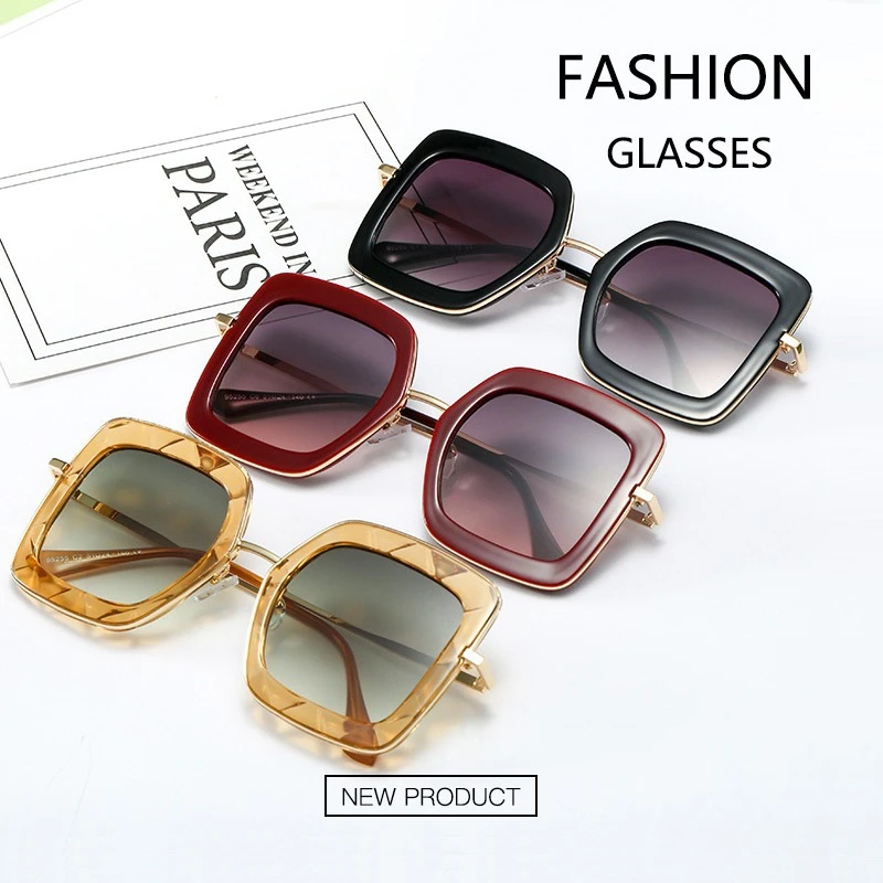 QPeClou 2020 New Fashion Vintage Square Sunglasses Women Brand Designer Metal Oversized Frame Sun Glasses Female Driving Shades 
QPeClou 2020 New Fashion Vintage Square Sunglasses Women Brand Designer Metal Oversized Frame Sun Glasses Female Driving Shades