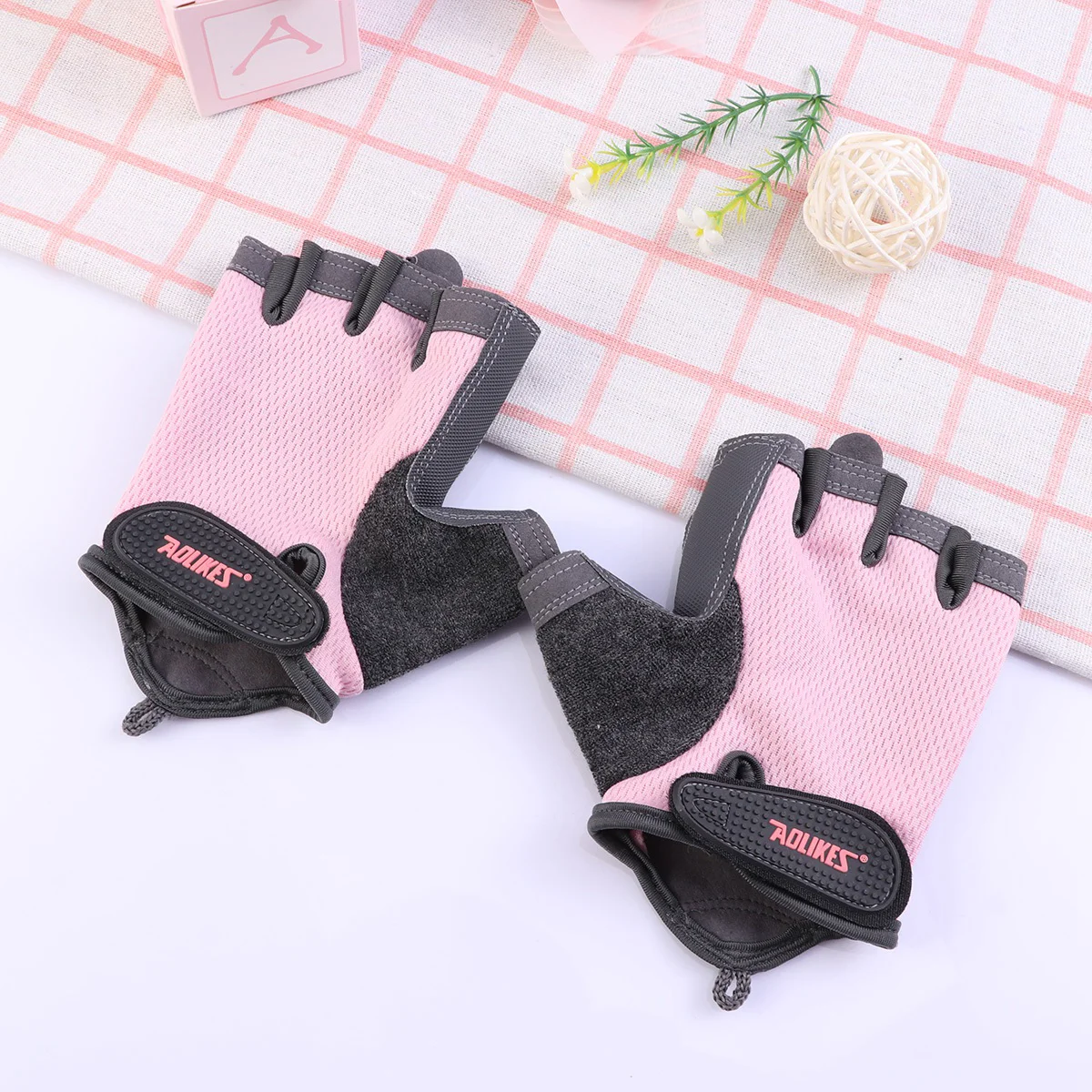 1 Pair Unisex Biking Portable Breathable Fitness Sports Riding Outdoor Travel Half Finger for Men Size
1 Pair Unisex Biking Portable Breathable Fitness Sports Riding Outdoor Travel Half Finger for Men Size