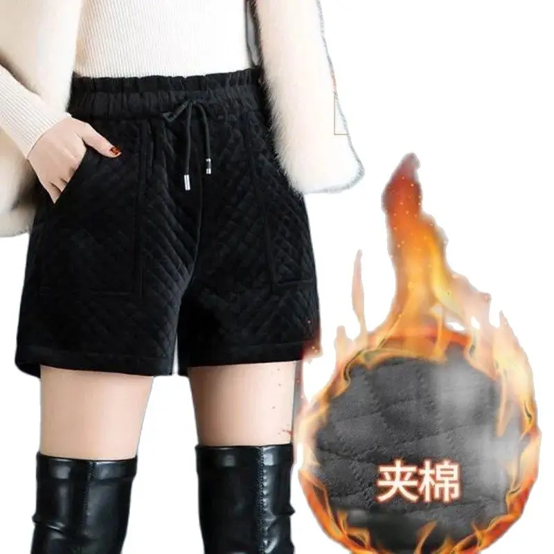 2021 New women Autumn and winter golden velvet shorts high waist wide legs A word loose short CY157
2021 New women Autumn and winter golden velvet shorts high waist wide legs A word loose short CY157
