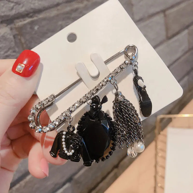 Classic Design Pin Brooches Crystal Bow Flower Pearl Camellia 5 brooches Pins Jewelry Vintage buckle Pin brooches
Classic Design Pin Brooches Crystal Bow Flower Pearl Camellia 5 brooches Pins Jewelry Vintage buckle Pin brooches