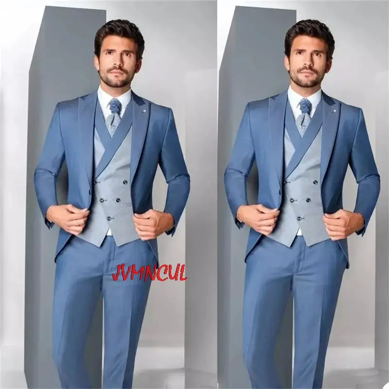 New Blue Slim Fit Men Suits 3 Pcs Grey Vest Peak Lapel Costume Homme Grooms Wedding Tuxedos Terno Masculino Slim Fit Prom Blazer
New Blue Slim Fit Men Suits 3 Pcs Grey Vest Peak Lapel Costume Homme Grooms Wedding Tuxedos Terno Masculino Slim Fit Prom Blazer